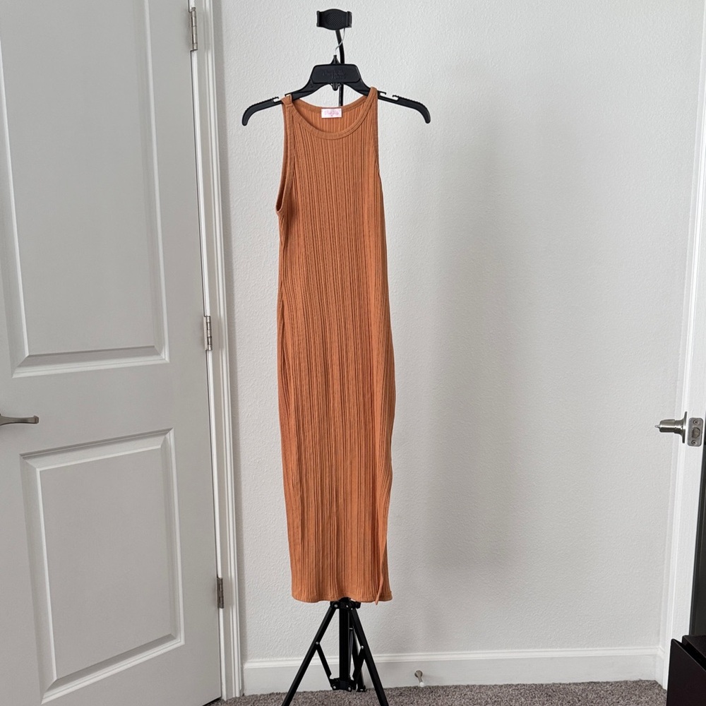 Pink Lily Sleeveless Midi Dress in Brown